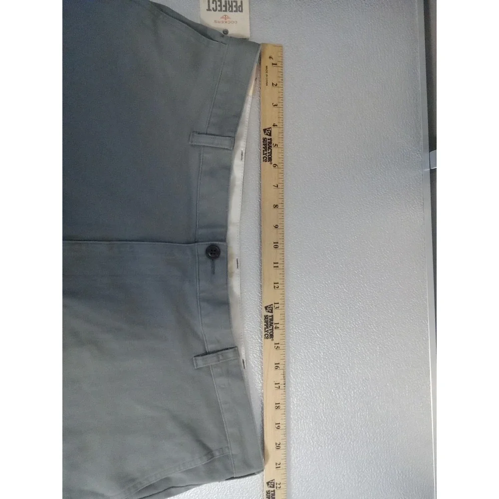 Dockers Men Grey‎ Classic Fit 9 1/2 Inseam Stretch Smartphone Shorts Size 42